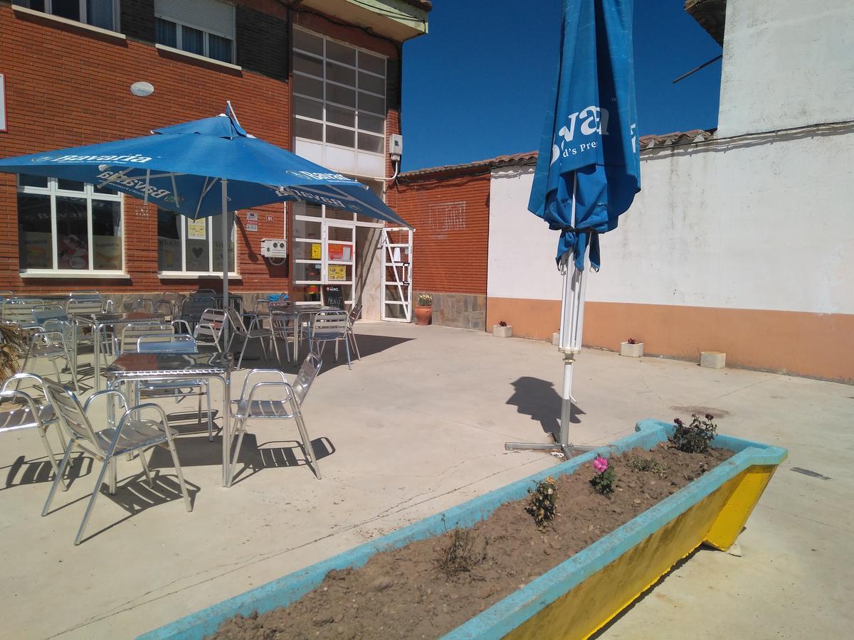Hostal El Tropezon Matallana de Valmadrigal Exterior photo